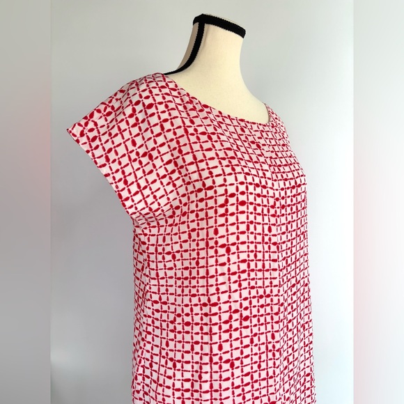 Silk Vineyard Vines Red White Geometric Art Print Short Sleeve Pullover Blouse S - Picture 9 of 10